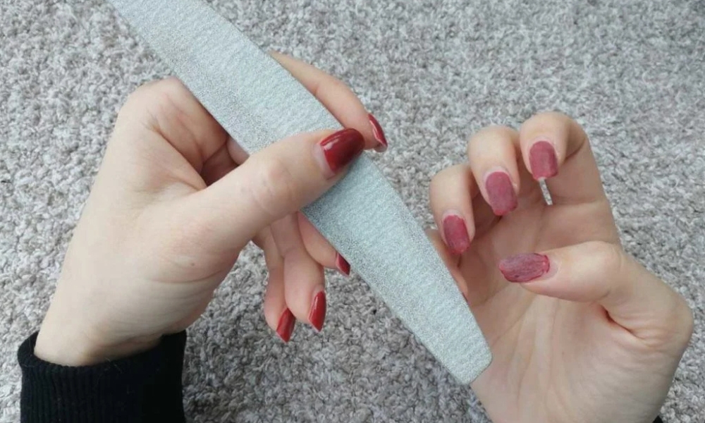 Turpijanje oblikuje nokat i uklanja višak materijala bez oštećivanja prirodne ploče